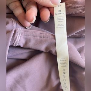 Lululemon mauve/ purple leggings with ruching on ankles- size 12